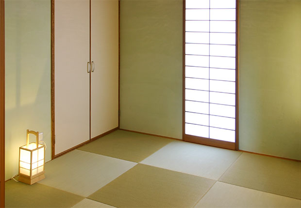 落ち着いた和室風の居室